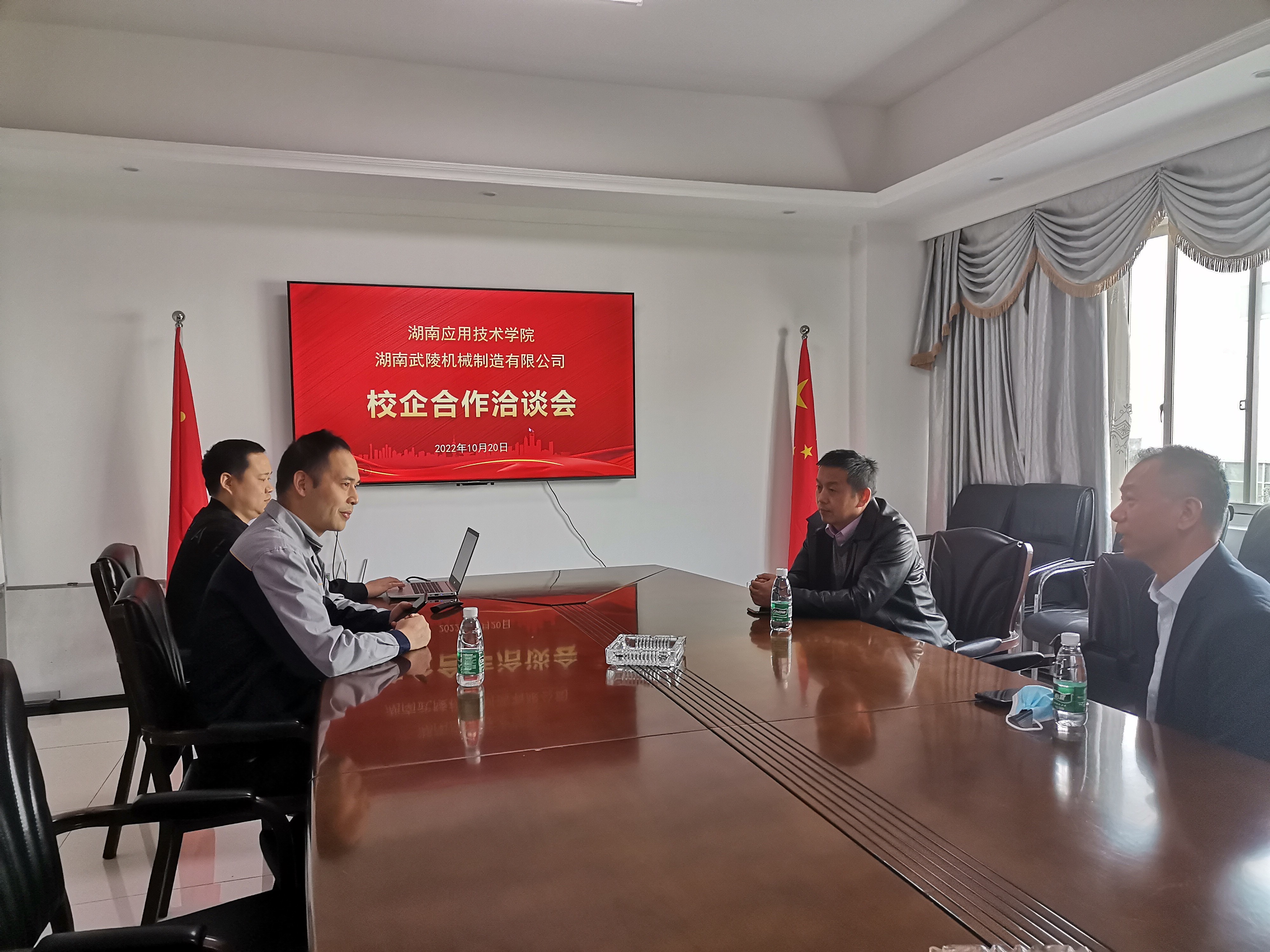 e30c1f95-62e7-40ce-b13f-9dde0df02039